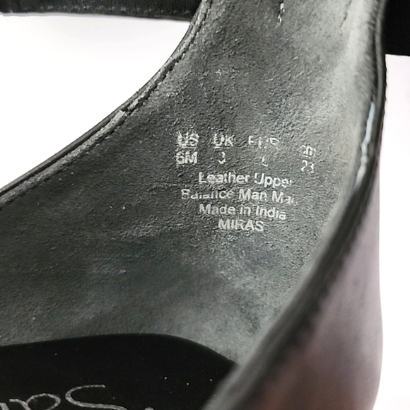 Franco Sarto Miras Black Flat Leather Sandal Ankle Strap Toe Ring Size 6M - Picture 16 of 16